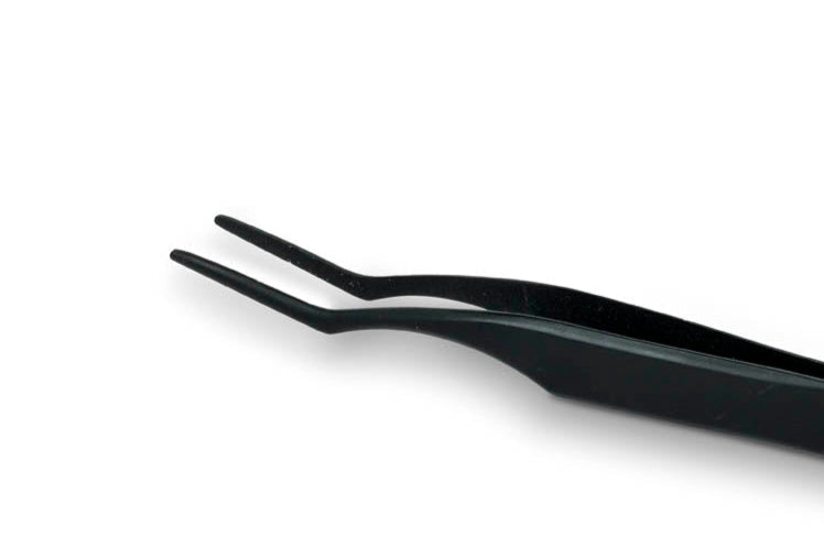 Tweezer-cluster-Lashnovo-lashes-extensions-1