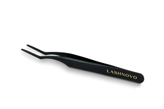 Tweezer-cluster-Lashnovo-lashes-extensions